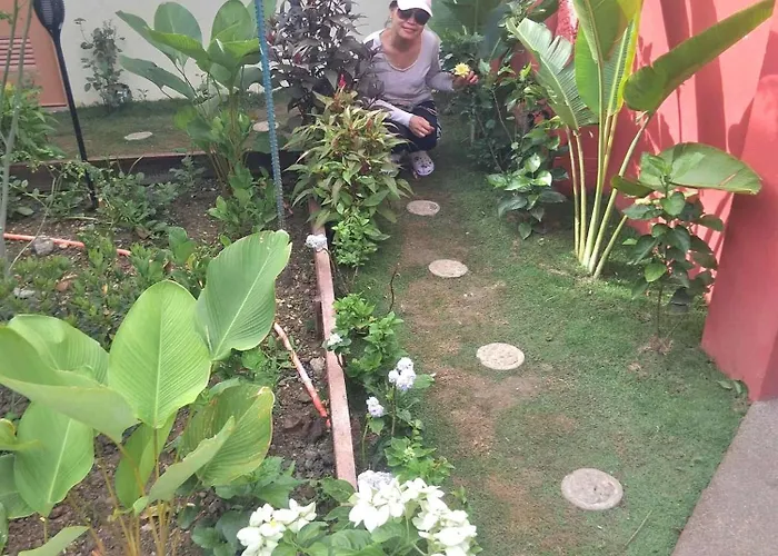 Gasthof Modern Bahay Kubo With Hot And Cold Shower *